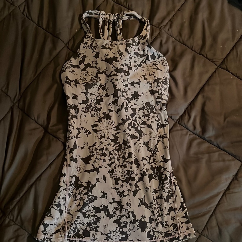 Lululemon tank top